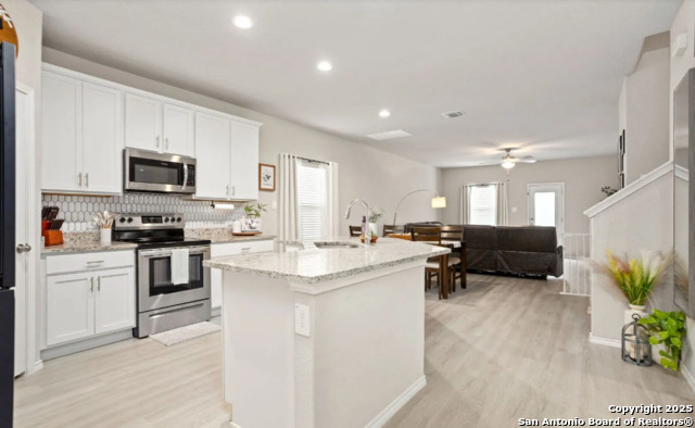 Image 3 of 31 For 13031 Heathers Sun