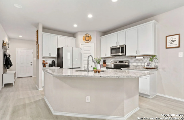 Image 4 of 31 For 13031 Heathers Sun