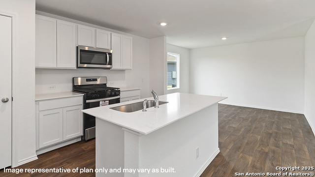 Image 14 of 34 For 1010 Catalonia Pass