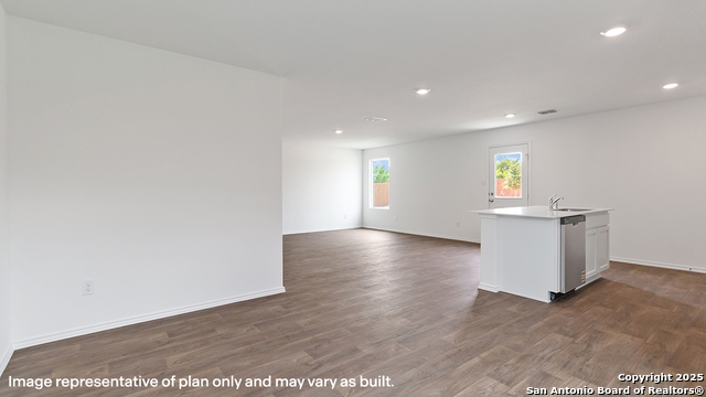 Image 16 of 34 For 1010 Catalonia Pass