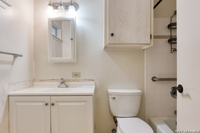 Image 12 of 14 For 215 Mistletoe W E