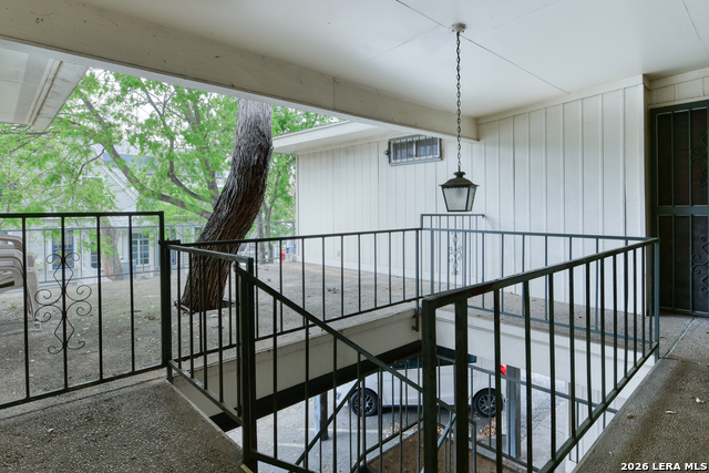 Image 2 of 14 For 215 Mistletoe W E