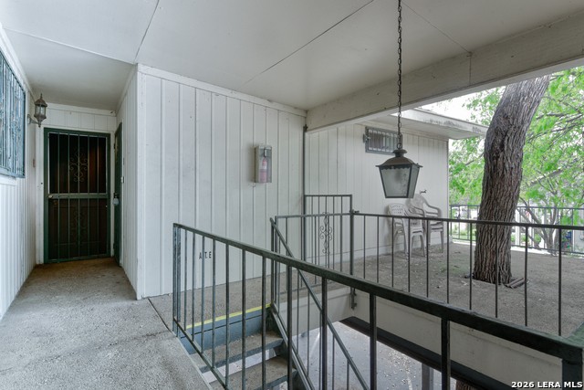 Image 3 of 14 For 215 Mistletoe W E