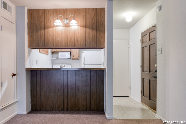 Image 8 of 14 For 215 Mistletoe W E