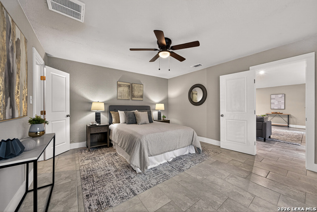 Image 21 of 40 For 5935 Forest Knoll