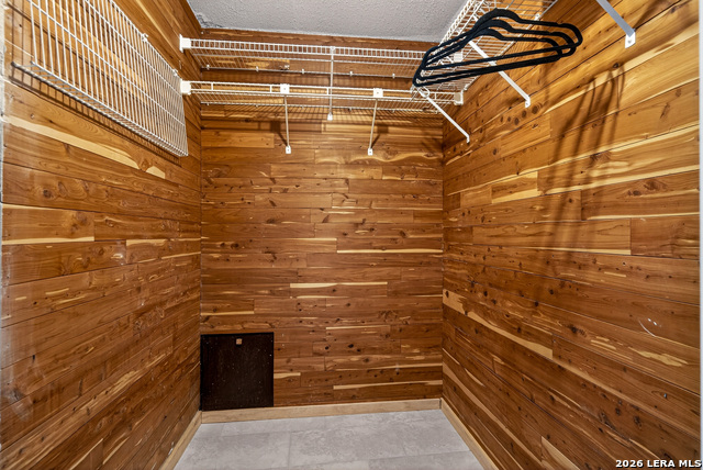 Image 23 of 40 For 5935 Forest Knoll