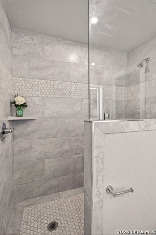 Image 25 of 40 For 5935 Forest Knoll