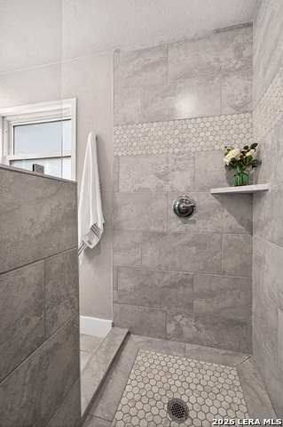 Image 26 of 40 For 5935 Forest Knoll