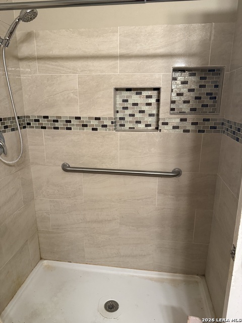 Image 13 of 20 For 319 Laddie  