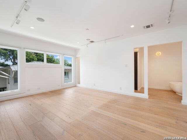 Image 19 of 45 For 305 Joliet  C