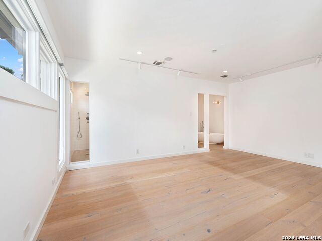 Image 20 of 45 For 305 Joliet  C