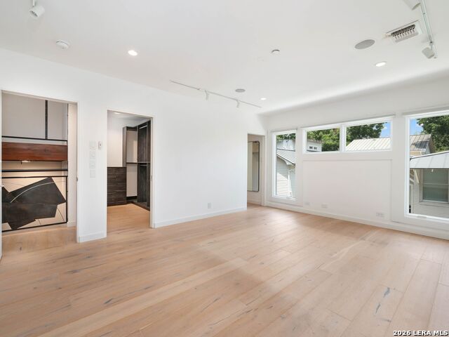 Image 21 of 45 For 305 Joliet  C