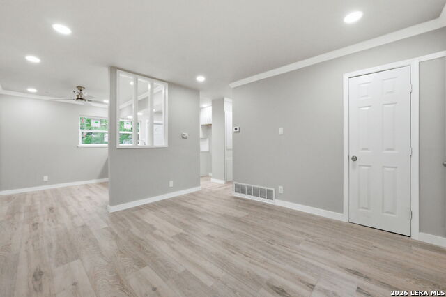 Listing photo id 3 for 221 Park  