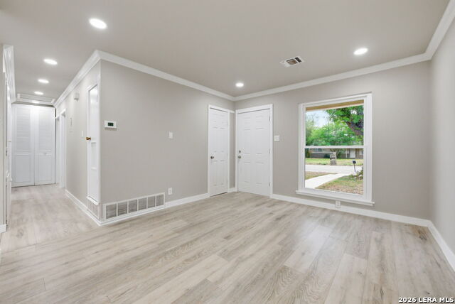 Listing photo id 4 for 221 Park  