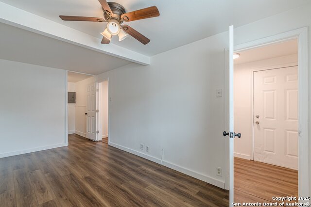 Image 11 of 13 For 2407 South New Braunfels Avenue  3