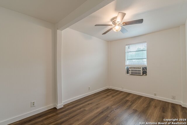 Image 6 of 13 For 2407 South New Braunfels Avenue  3