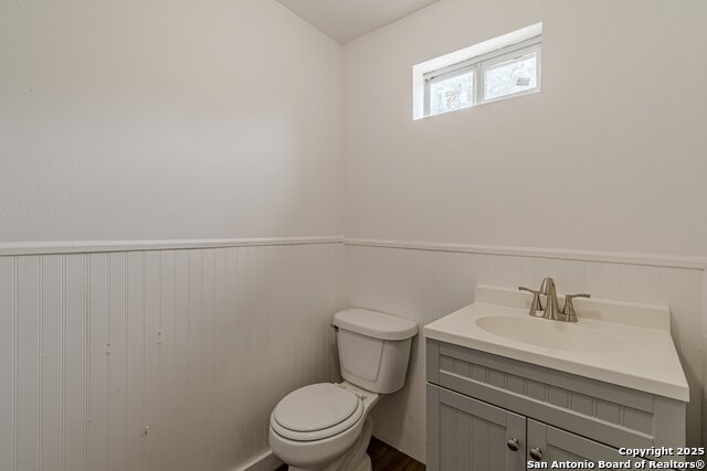 Image 9 of 13 For 2407 South New Braunfels Avenue  3