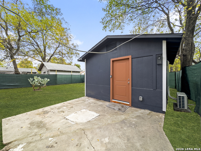 Listing photo id 0 for 1606 Wildwood W D