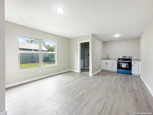 Listing photo id 4 for 1606 Wildwood W D