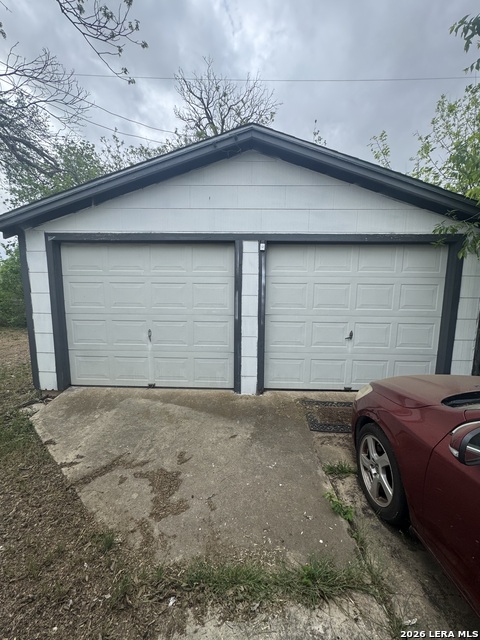 Image 2 of 33 For 118 Idell  