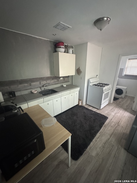 Image 4 of 33 For 118 Idell  