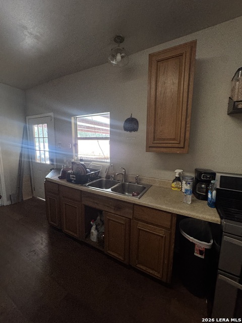 Image 7 of 19 For 210 Quill W