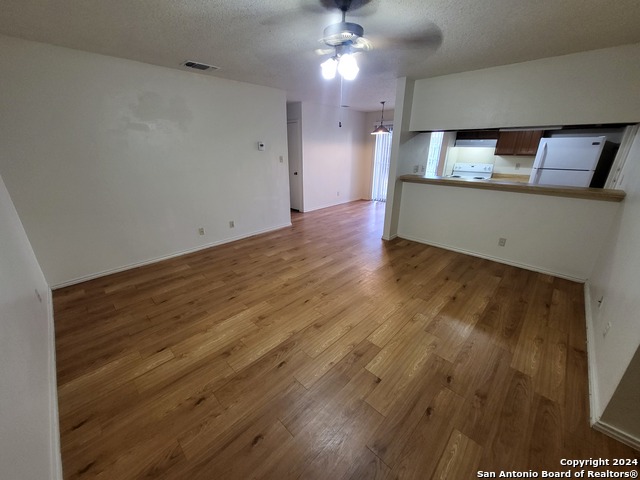 Listing photo id 2 for 8936 Golden Brook
