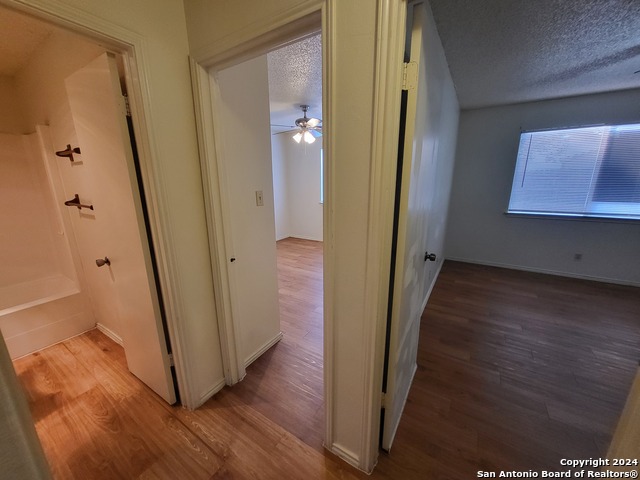 Listing photo id 5 for 8936 Golden Brook