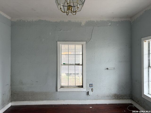 Image 18 of 27 For 809 Leal  