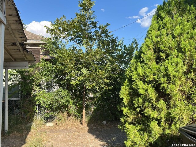 Image 3 of 27 For 809 Leal  