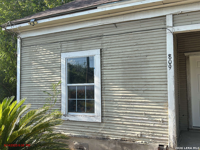 Image 5 of 27 For 809 Leal  