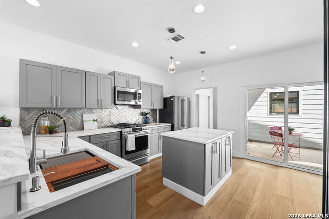 Listing photo id 10 for 117 Carle  