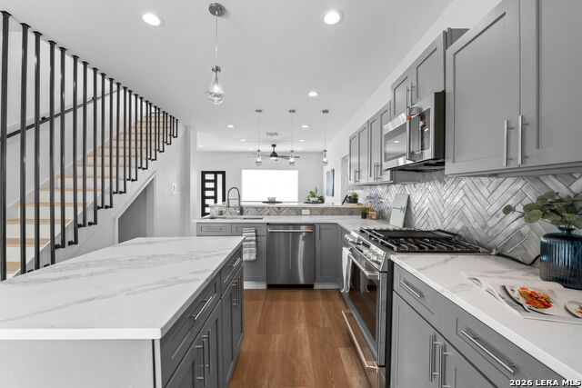 Listing photo id 12 for 117 Carle  