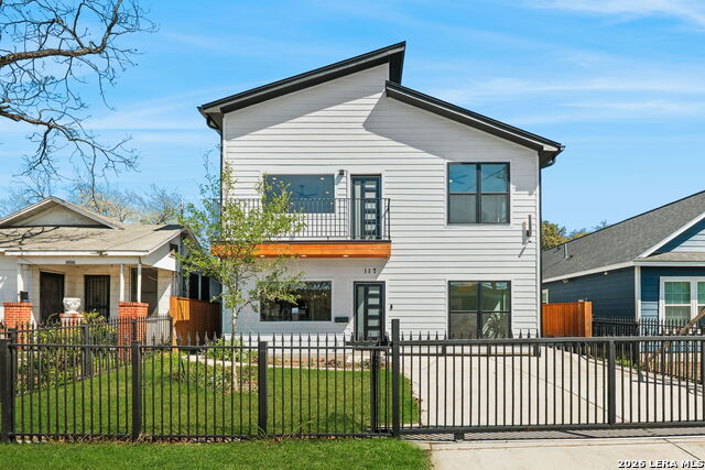 Listing photo id 0 for 117 Carle  