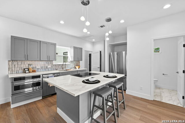 Listing photo id 26 for 117 Carle  