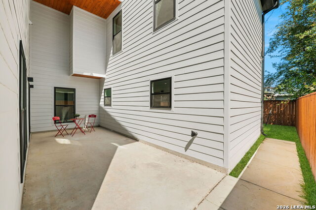Listing photo id 34 for 117 Carle  