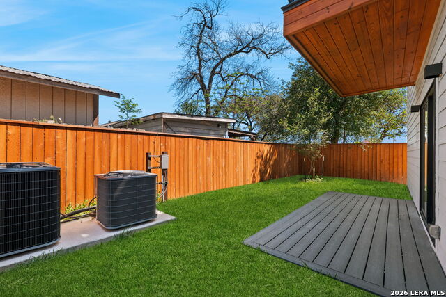 Listing photo id 36 for 117 Carle  