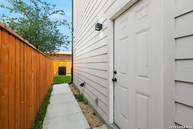 Listing photo id 37 for 117 Carle  