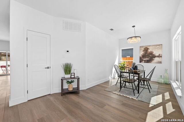 Listing photo id 3 for 117 Carle  