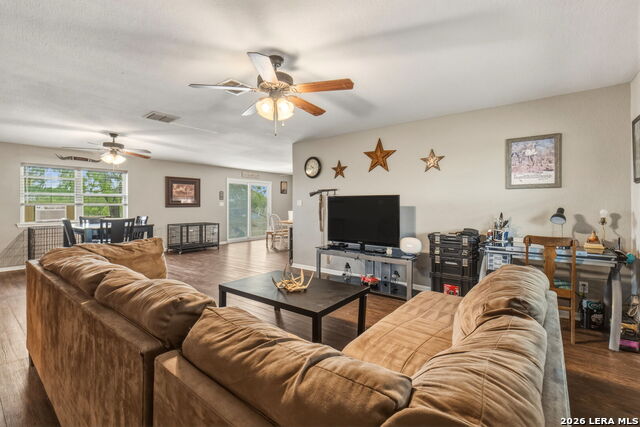 Image 13 of 50 For 748 Fm 2102  