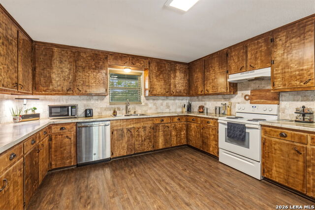 Image 24 of 50 For 748 Fm 2102  