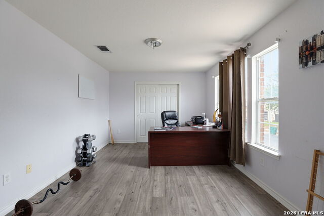 Listing photo id 17 for 8403 Apache  