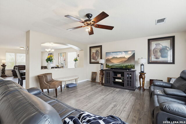 Listing photo id 4 for 8403 Apache  