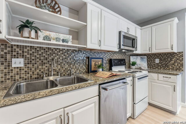 Image 13 of 35 For 7711 Broadway  20b