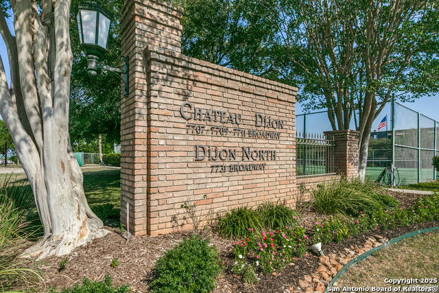 Image 28 of 35 For 7711 Broadway  20b