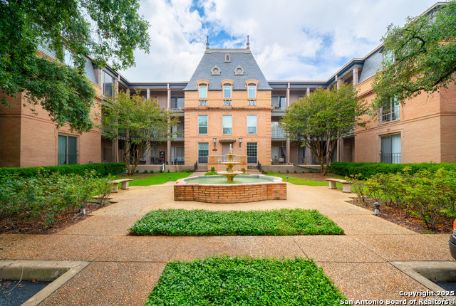 Image 29 of 35 For 7711 Broadway  20b