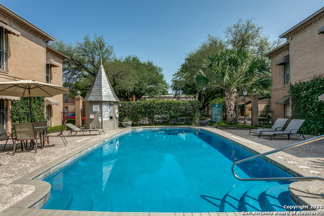 Image 30 of 35 For 7711 Broadway  20b