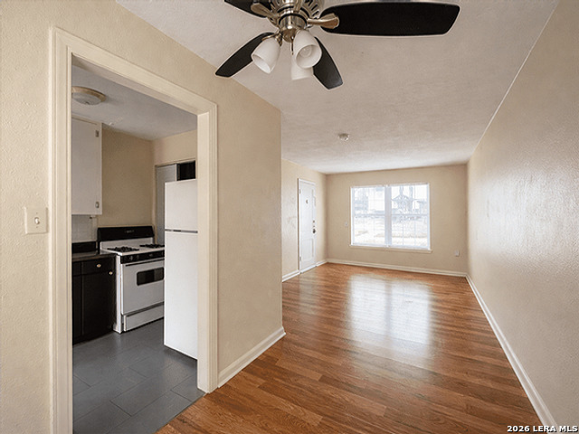 Image 5 of 8 For 1511 W Woodlawn Ave  2