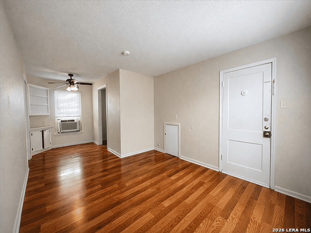 Image 6 of 8 For 1511 W Woodlawn Ave  2