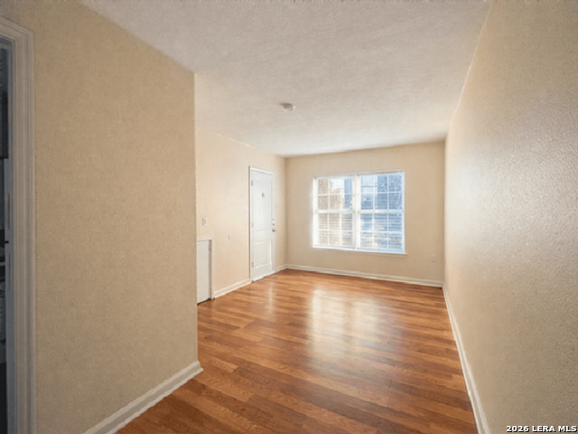 Image 8 of 8 For 1511 W Woodlawn Ave  2